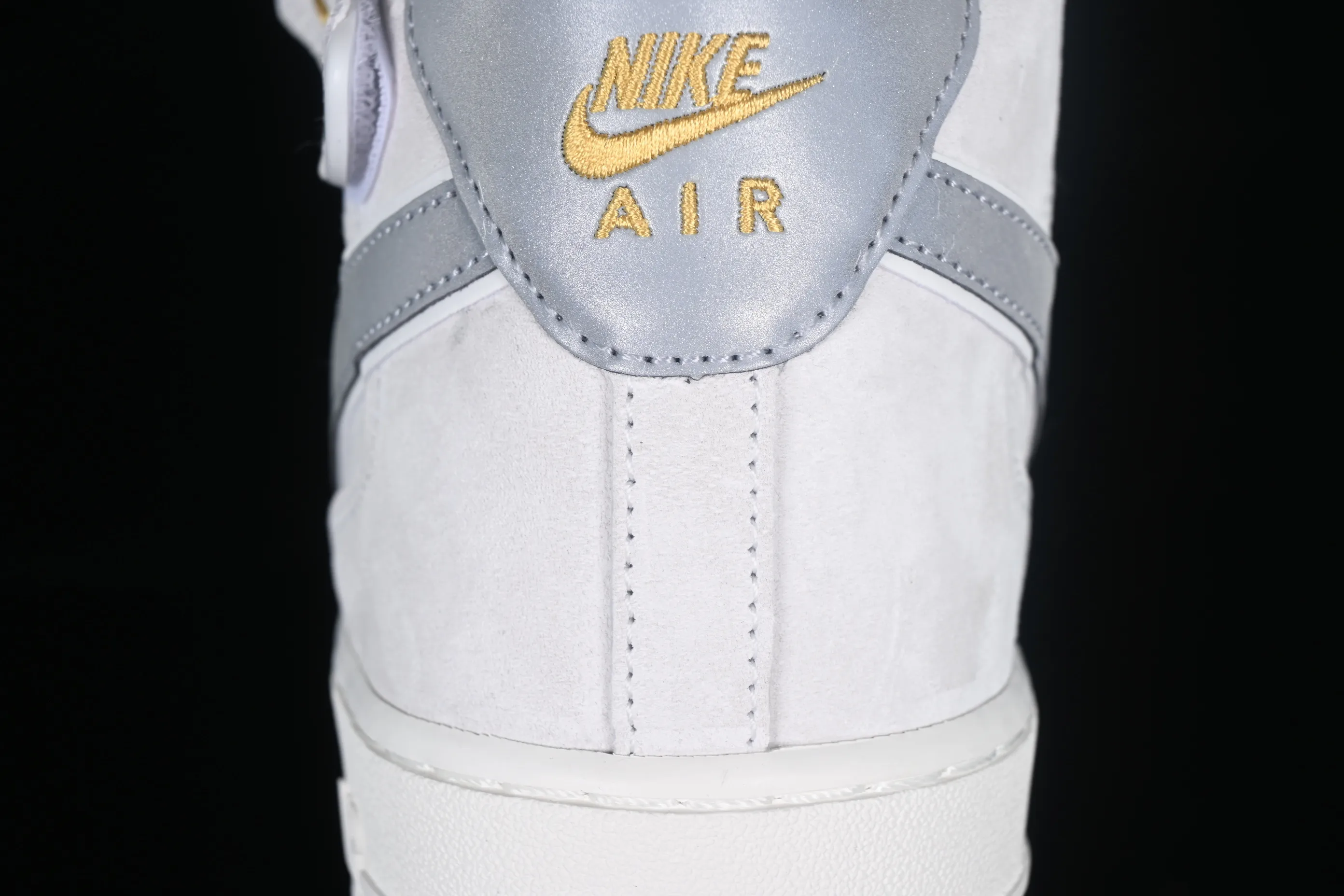 All categories Nk Air Force 1 Air Force series Nk Air Force 1 Mid Air Force mid-top Nk Air Force 1'07 Mid small hook gray suede Air Force One mid-top casual sneakers KG3031-012